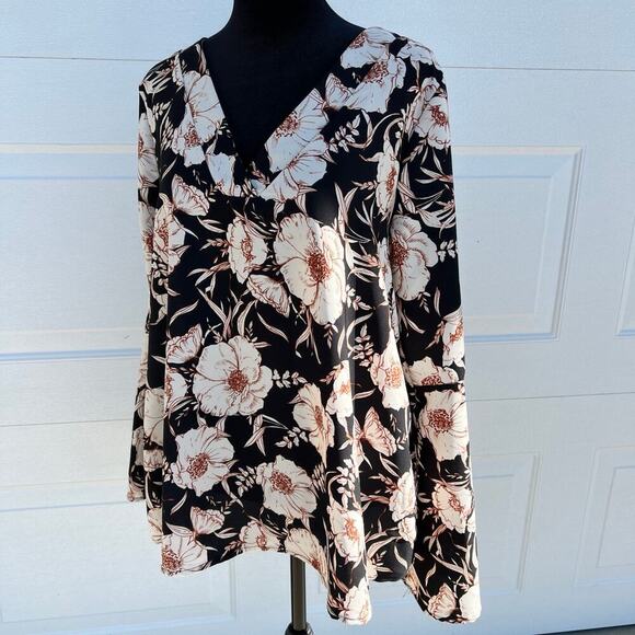 PEACH LOVE women’s blouse size M, with bell sleeves, black floral - Picture 2 of 11